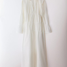 KLEID MIT RAFFUNG